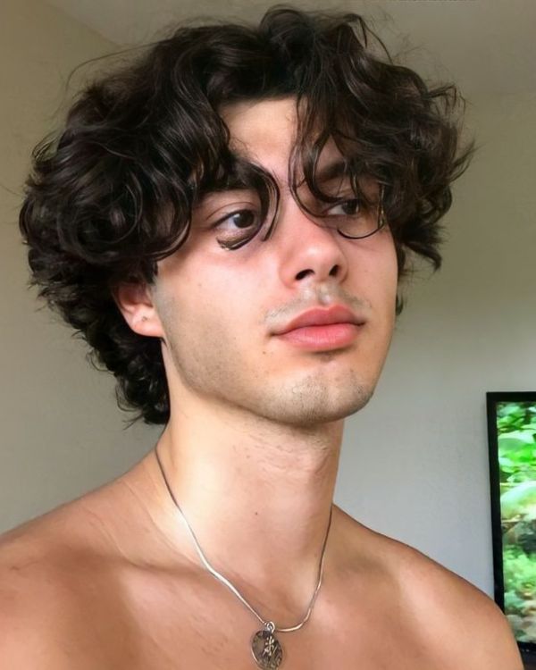 middle part haircut